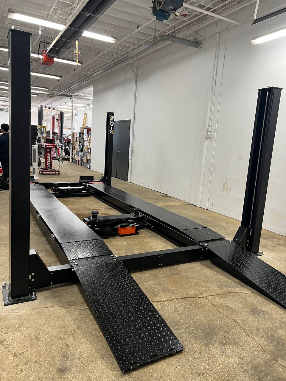 4 Post Alignment Lift 14,000 lb Lifting Capacity