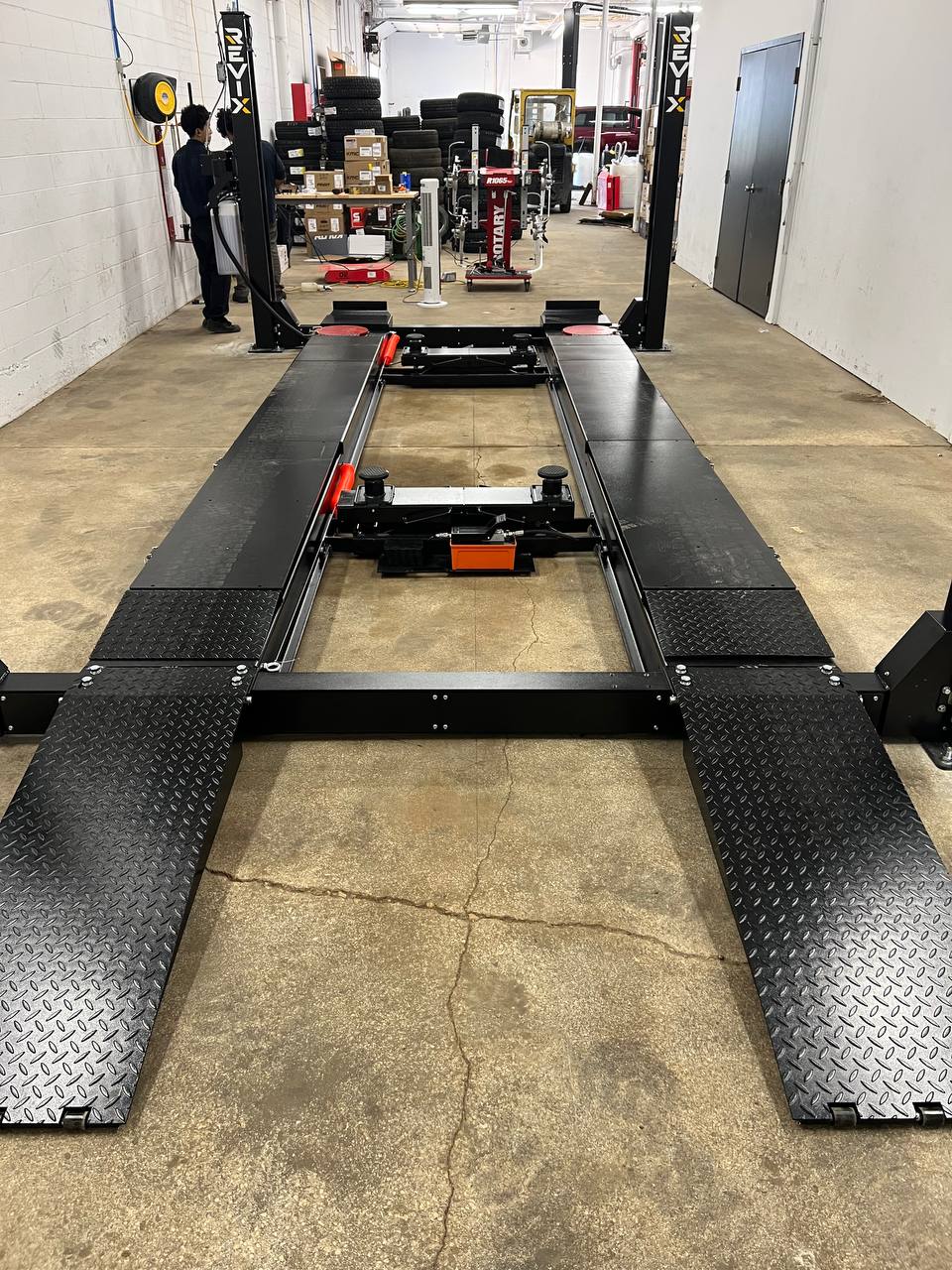 4 Post Alignment Lift 14,000 lb Lifting Capacity