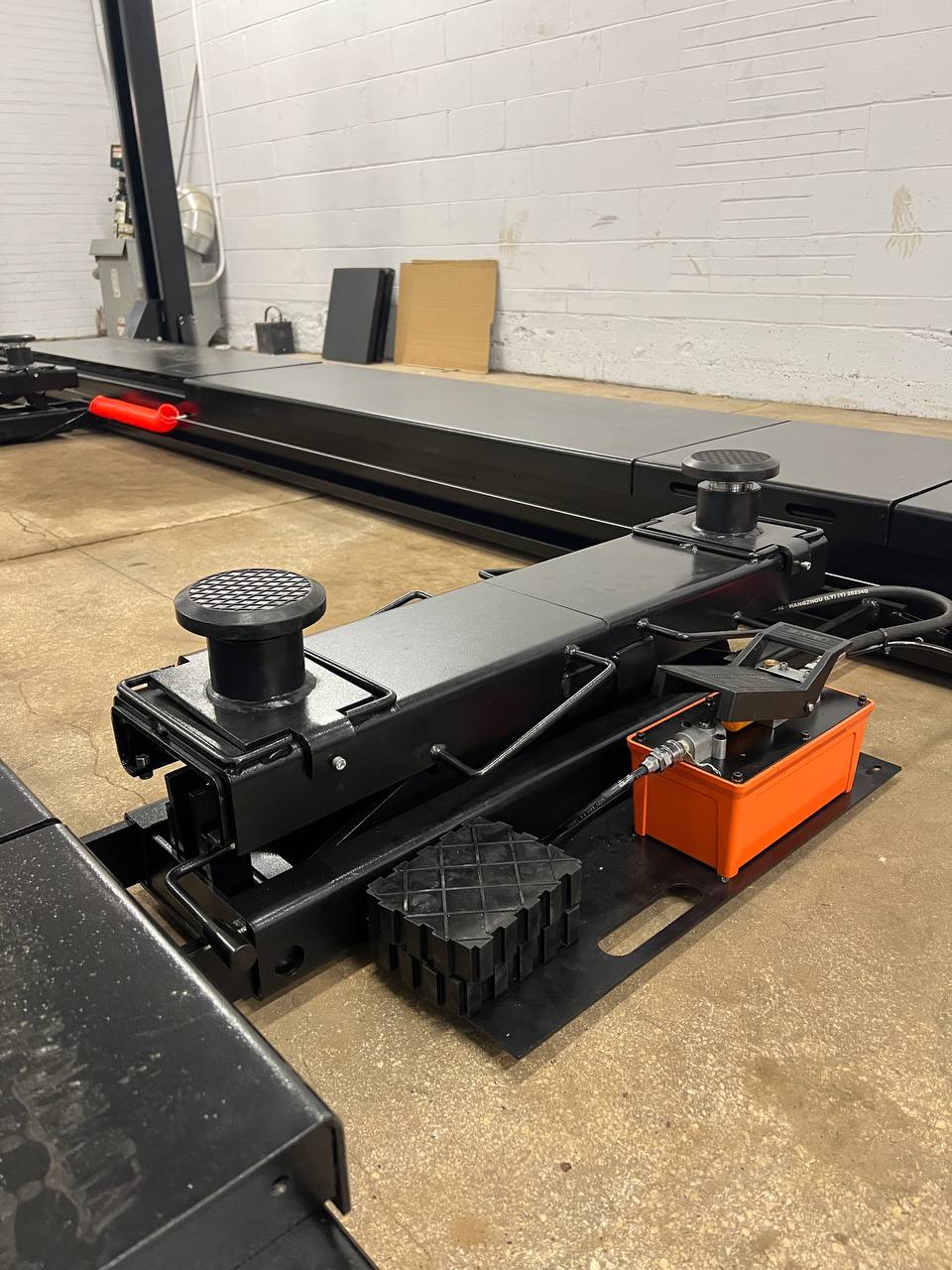 4 Post Alignment Lift 14,000 lb Lifting Capacity